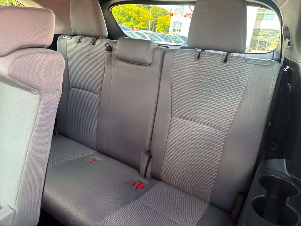 Used 2020 Toyota Highlander LE AWD/4WD image 40