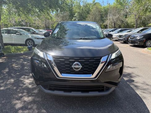 Used 2023 Nissan Rogue S image 2