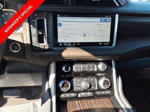 Used 2021 GMC Yukon Denali w/ Denali Premium Package image 18