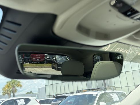 Certified 2023 Volvo XC60 B5 Plus AWD/4WD image 27