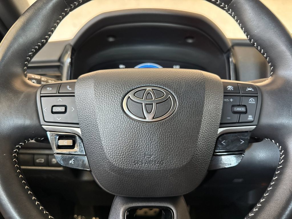 Used 2025 Toyota Camry SE FWD image 21
