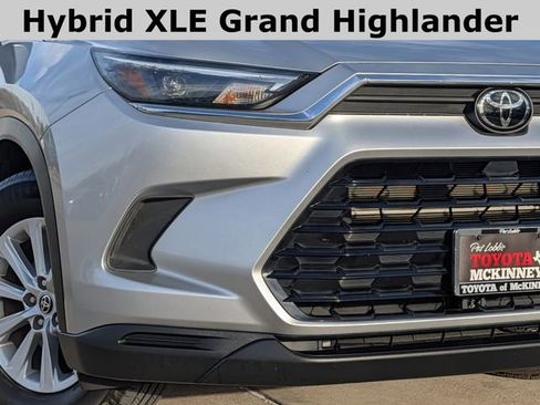 Used 2024 Toyota Grand Highlander XLE image 3