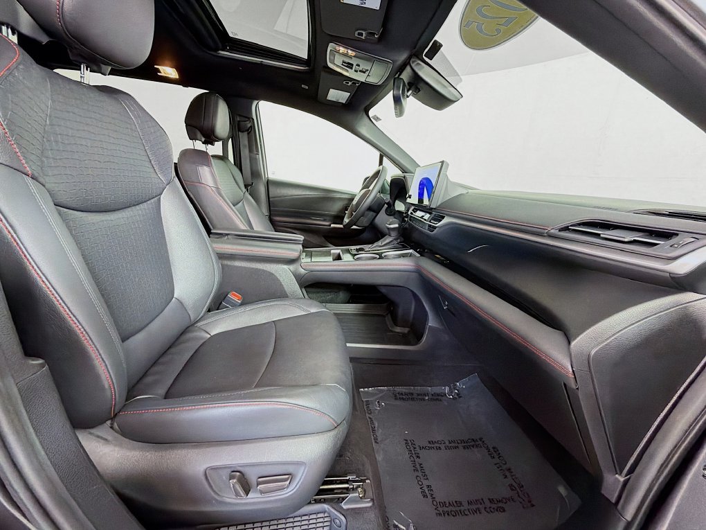 Used 2025 Toyota Sienna XSE AWD/4WD image 31