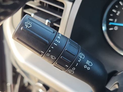 Used 2023 Ford Expedition XLT image 26