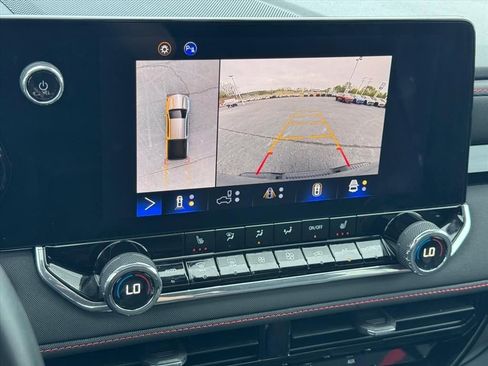 Used 2024 Chevrolet Colorado Z71 w/ Z71 Convenience Package 2 image 25