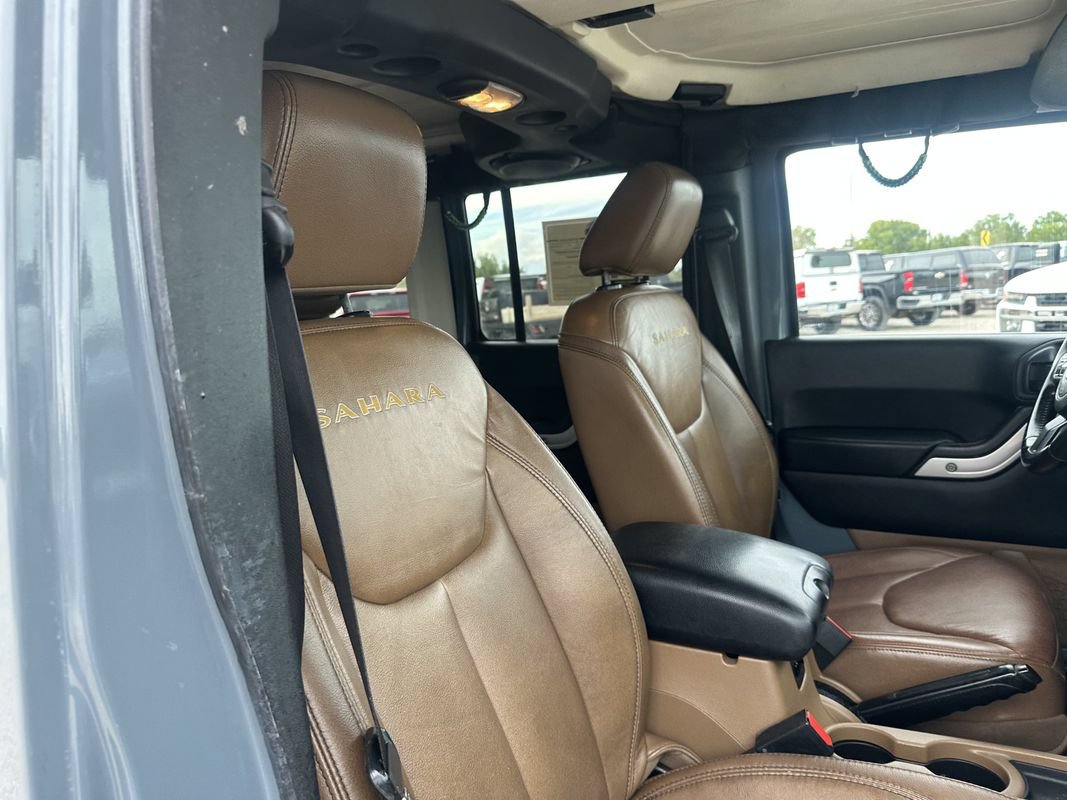 Used 2014 Jeep Wrangler Unlimited Sahara w/ Connectivity Group AWD/4WD image 15