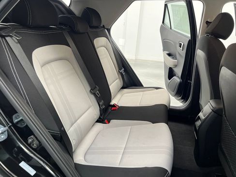 Used 2025 Hyundai Venue SEL FWD image 17