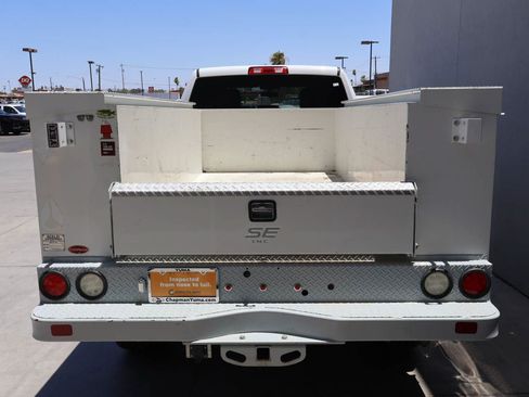 Used 2022 RAM 2500 Tradesman w/ Chrome Appearance Group AWD/4WD image 4