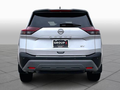 Used 2022 Nissan Rogue SV image 3