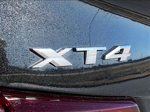 Used 2024 Cadillac XT4 Premium Luxury image 22