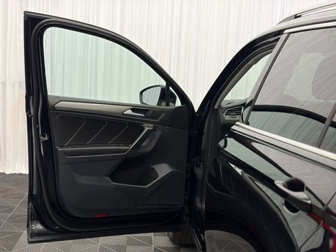 Used 2023 Volkswagen Tiguan SE AWD/4WD image 11