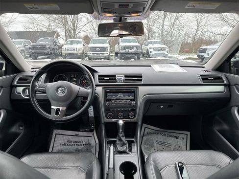 Used 2014 Volkswagen Passat 1.8T Wolfsburg Edition image 10