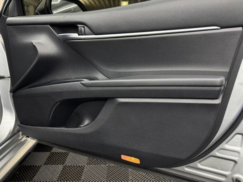 Used 2018 Toyota Camry LE FWD image 5