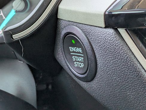 Used 2022 Ford Escape SE w/ SE Sport Appearance Package image 28