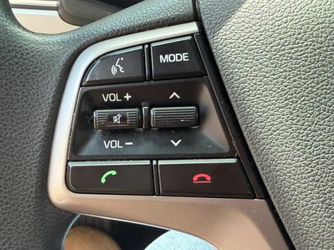 Used 2018 Hyundai Elantra SE FWD image 18