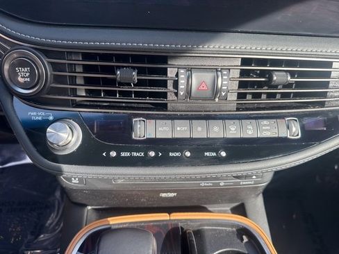 Used 2022 Lexus LS 500 AWD image 26