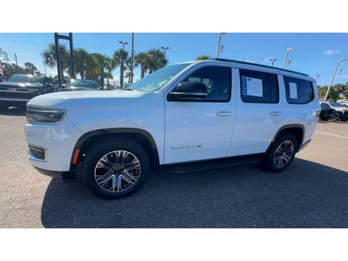 Used 2024 Jeep Wagoneer Series II w/ Flexible Seating Group image 6