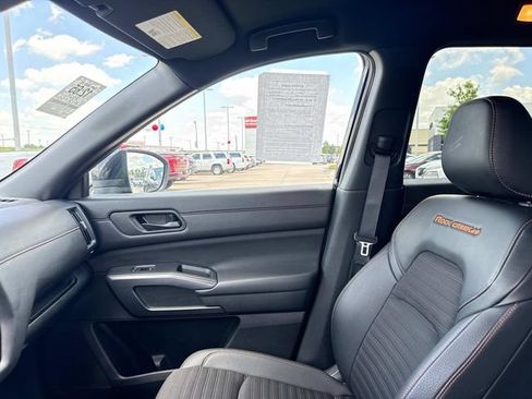 Used 2025 Nissan Pathfinder Rock Creek AWD/4WD image 23