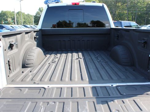 Used 2023 Ford F250 Lariat w/ Lariat Ultimate Package AWD/4WD image 9