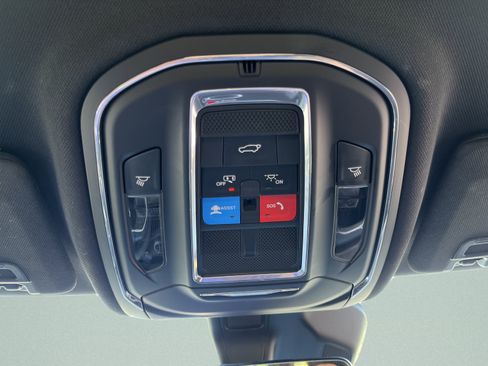 Used 2025 Jeep Grand Cherokee Laredo w/ Luxury Tech Group I AWD/4WD image 20