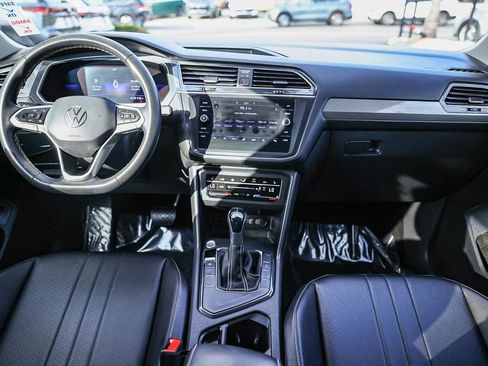 Used 2022 Volkswagen Tiguan SE image 17