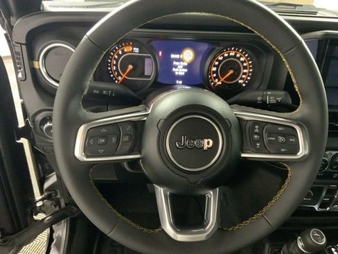 Used 2024 Jeep Wrangler Unlimited Sahara w/ Technology Group AWD/4WD image 18