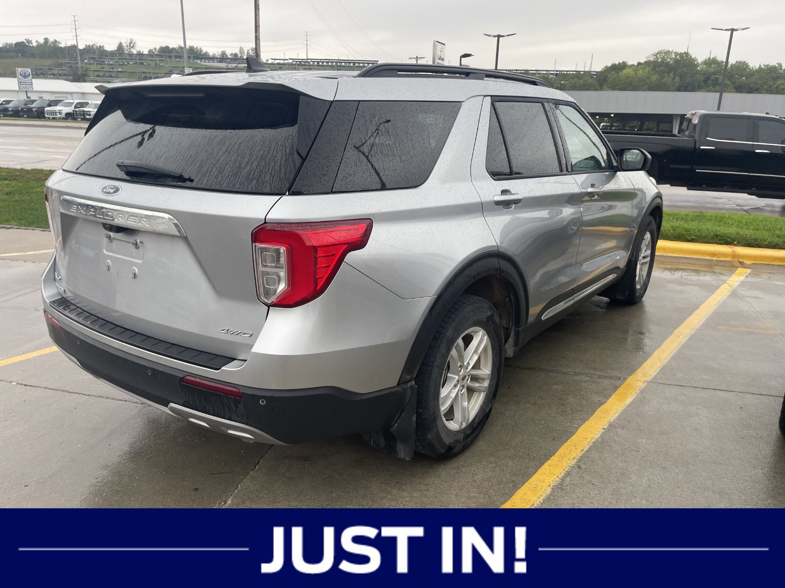 Used 2023 Ford Explorer XLT w/ Equipment Group 202A AWD/4WD image 3