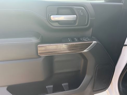 Used 2020 Chevrolet Silverado 2500 LT AWD/4WD image 12