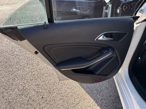 Used 2014 Mercedes-Benz CLA 250 image 16