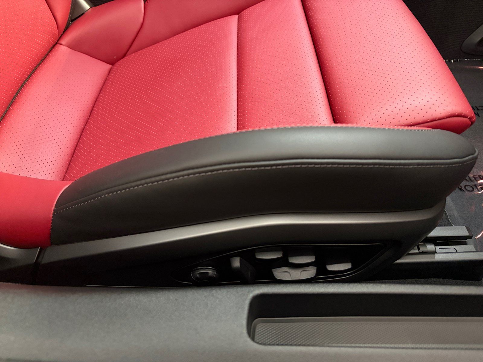 Certified 2025 Porsche 911 Carrera GTS RWD image 30