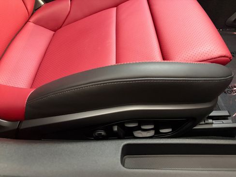 Certified 2025 Porsche 911 Carrera GTS RWD image 30