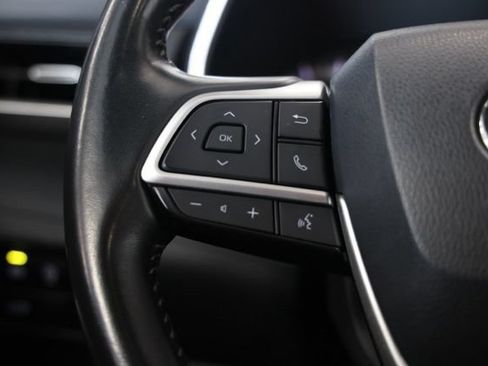 Used 2024 Toyota Highlander XSE FWD image 29