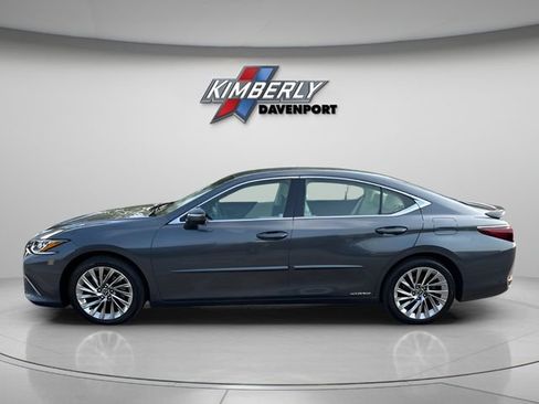 Used 2022 Lexus ES 300h w/ Accessory Package FWD image 2