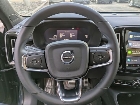 Used 2022 Volvo XC40 P8 Recharge Ultimate image 16