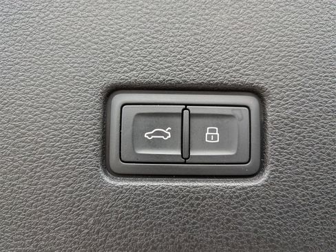 Used 2021 Audi Q8 Premium Plus w/ Premium Plus Package image 34