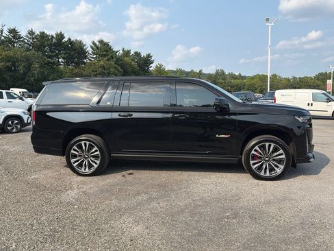 Used 2024 Cadillac Escalade ESV V w/ Heavy-Duty Trailer Package AWD/4WD image 3