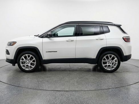 Used 2025 Jeep Compass Limited image 5
