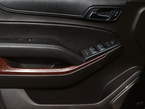 Used 2018 GMC Yukon SLE AWD/4WD image 10
