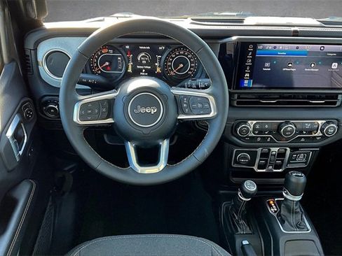 Used 2025 Jeep Wrangler Sahara image 3