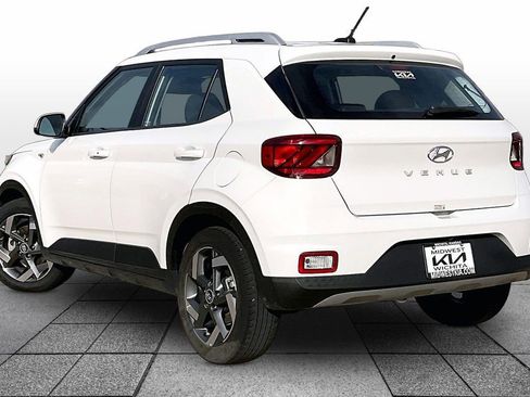Used 2025 Hyundai Venue SEL FWD image 11