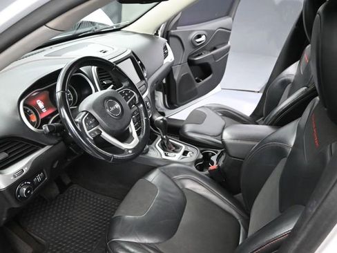 Used 2015 Jeep Cherokee Trailhawk AWD/4WD image 21