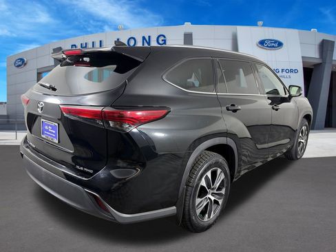 Used 2021 Toyota Highlander XLE AWD/4WD image 5