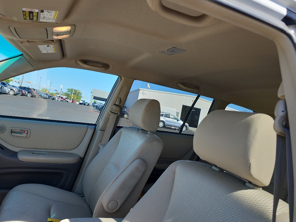 Used 2005 Toyota Highlander 2WD V6 w/ Appearance Pkg image 17