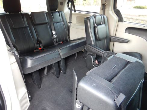 Used 2015 Chrysler Town & Country Touring-L w/ Driver Convenience Group FWD image 22