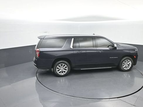Used 2023 Chevrolet Suburban Premier AWD/4WD image 31