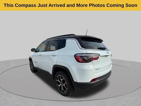 Used 2025 Jeep Compass Limited AWD/4WD image 3