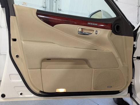 Used 2011 Lexus LS 460 AWD w/ Comfort Pkg image 17