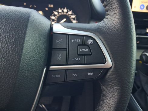 Used 2025 Toyota Sienna XLE FWD image 15