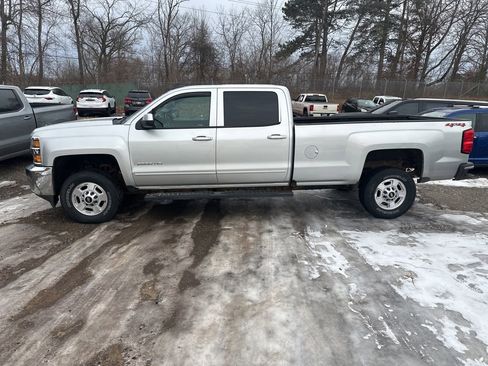 Used 2018 Chevrolet Silverado 2500 LT image 2