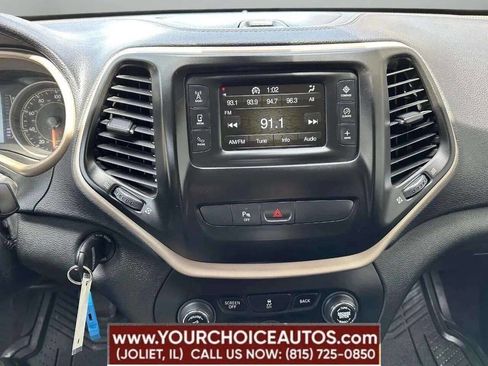 Used 2018 Jeep Cherokee Latitude w/ Safety Group image 13